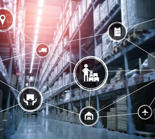 Interior de un almacén con íconos de servicios superpuestos